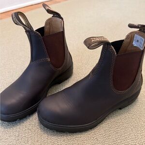 Blundstone Dark Brown Leather Chelsea Boots
Women’s Classic #550